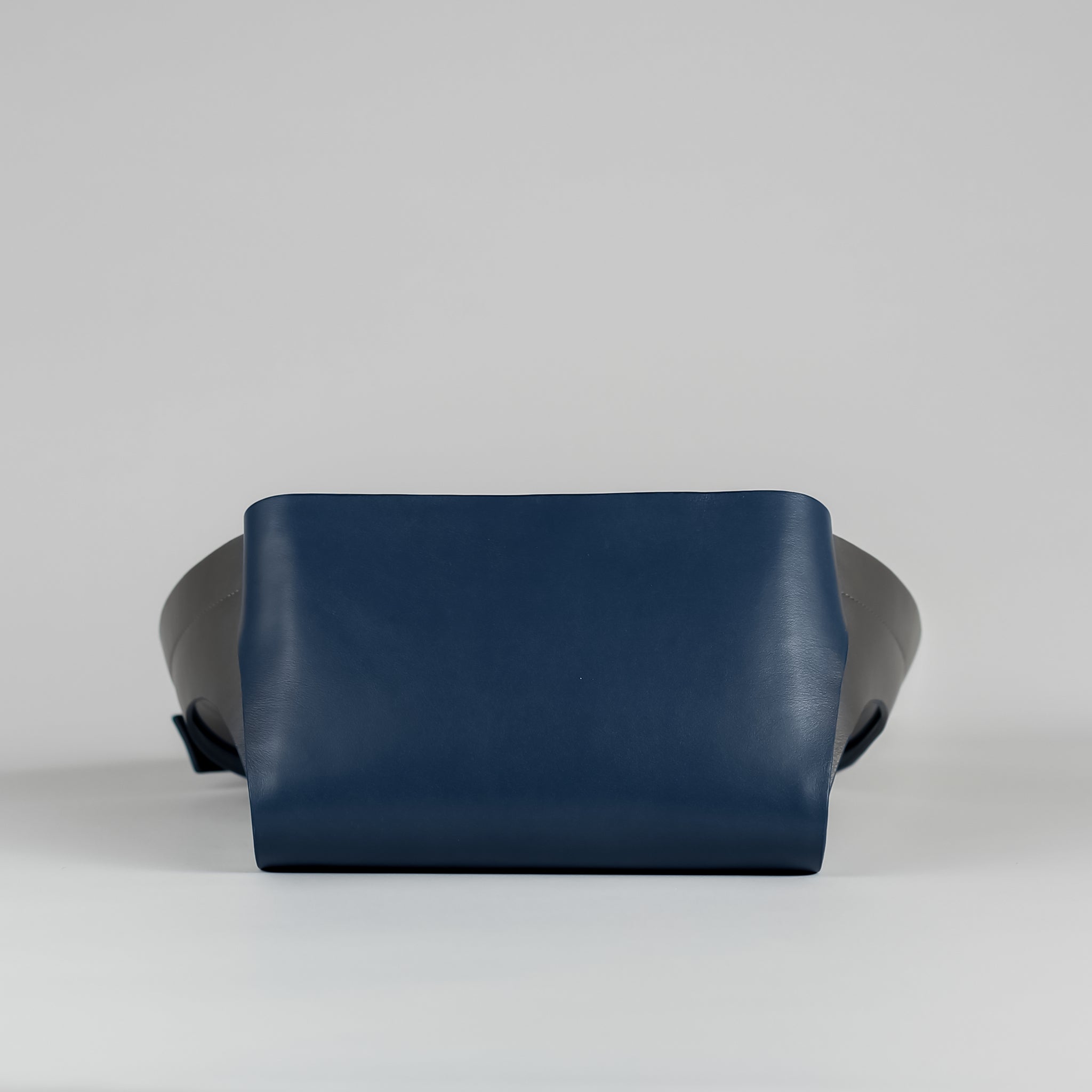 PRE ORDER - Nexus crossbody bag in Skyline Dust